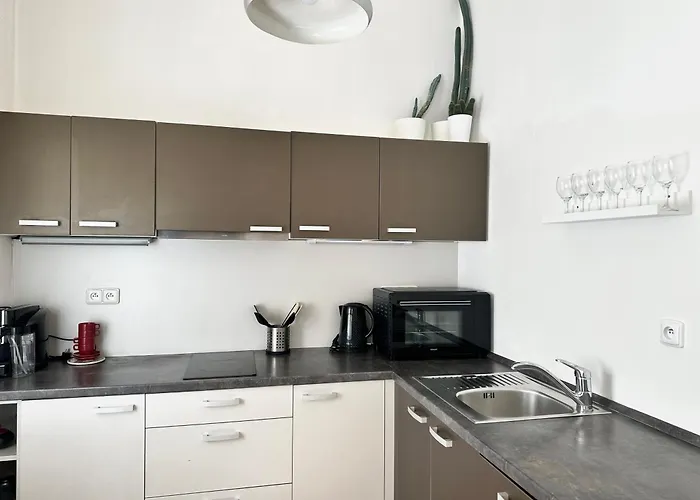 2br Gateway On The Rybna * Praag