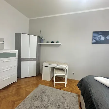2br Gateway On The Rybna * Prága