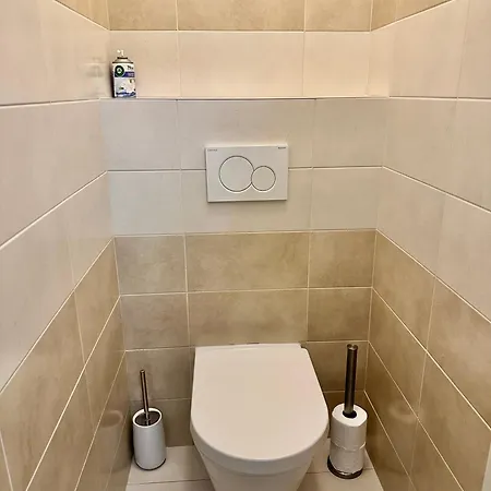 2br Gateway On The Rybna Apartman
